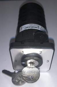 přepínač SALZER M220-00604 s klíčkem  .... cena na dotaz / price on request