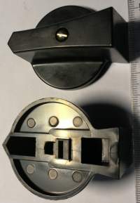 knoflík - šipka k VS10, VS16, OBZOR, černá - starší typ NSC/5 hranatý