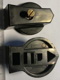 knoflík - menší šipka k VS10, VS16, OBZOR, černá, starší typ NMC/5 hranatý