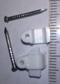 Kabelová uchytka pro dvojlinku 321723 vč. hřebíku .. balení 200ks za 40Kč