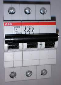 jistič ABB S203M B6 3pol.