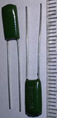 není skladem - C 1n/100V svítkový RM5 .. balení 500ks za 100Kč