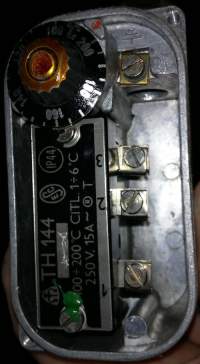 Metra TH144 / 100 až +200°C / 250V, délka stonku 303mm   .. cena na dotaz / price on request