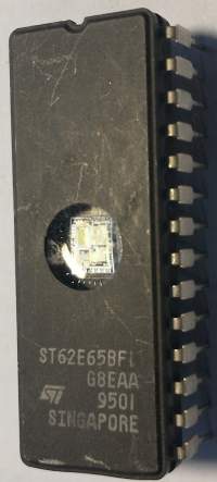 ST62E65BF1 - 8-BIT, UVPROM, 8MHz, MICROCONTROLLER, DIP28,  použitý   .. cena na dotaz / price on request