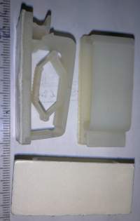 LPC1030 - plastový držák na kabel samolepící .. balení 24ks