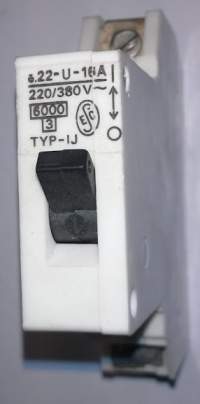 není skladem - jistič 1f IJ U 6A č.9  220V/380V