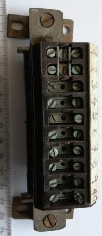 není skladem - svorkovnice, starý typ, z demontáže ..  za 30Kč