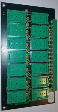 není skladem - deska na ND, s  TX5226811 (68 pin) a 14x TX7825241.