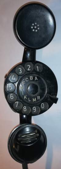 servisní telefon s číselníkem, nekompletní .. cena na dotaz / price on request