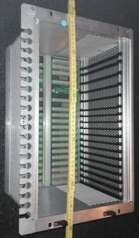 není skladem - Hliniková krabice 48x31x26cm z ústředny TELEDATA, 37x 96pin konektor, bez víka