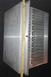 není skladem - Hliniková krabice 48x31x26cm z ústředny TELEDATA, 37x 96pin konektor, včetně víka