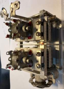 ladící kondenzátor, zachovalý, 2 sekce + 2 doladovací   .. cena na dotaz / price on request