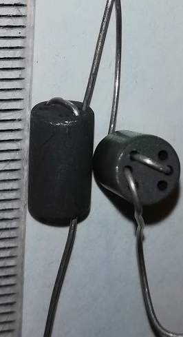 L - tlumivka na feritu 6 děr .. balení 25ks