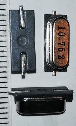 Crystal unit 10,752MHz     ... balení 50ks za 100Kč