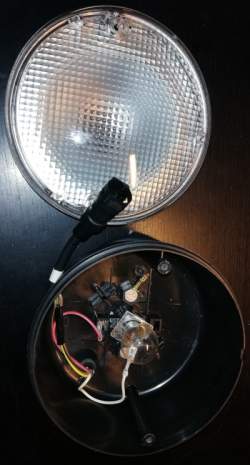 světlo na nákladní auto bílé, průměr 140mm, žárovka 24V 21V bajonet, kabel 2.2m