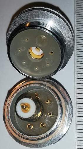 speciálná šroubovací konektor 6pin + souosý, na panel   .. cena na dotaz / price on request