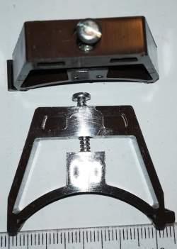 plastová úchytka, starší typ