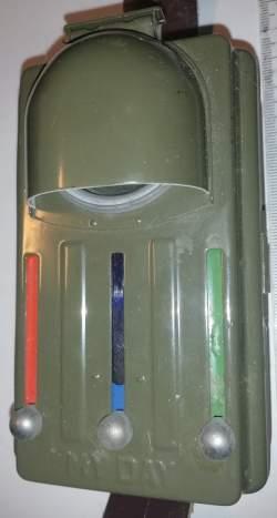 vojenská svítilna, fumkční, retro, starší