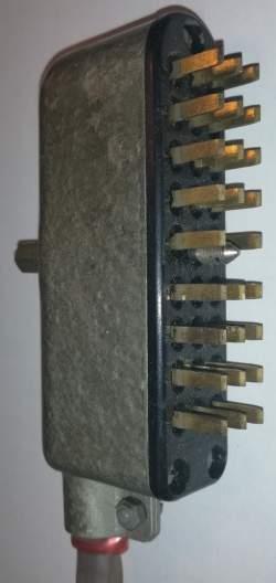 konektor 26pin v krytce, samec, zlacený,  použitý  .. cena na dotaz / price on request