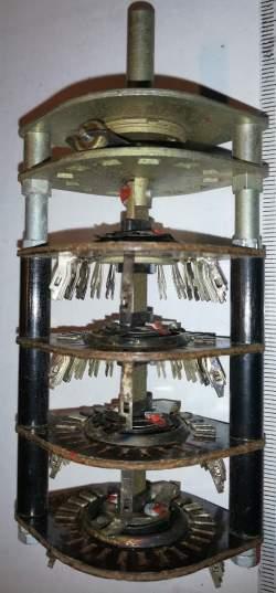 přepínač,pertinax 4 patra, osazeno 15 poloh