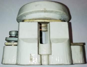 pojistkový spodek E33, špinavý z demontáže