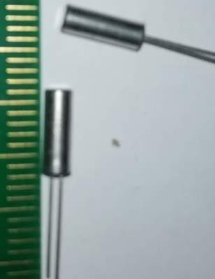 krystal 32.768 kHz 3x8 .. balení 20ks za 90Kč