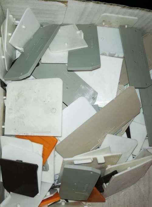 MIX bočnic od svorek WAGO, WEIDEMULLER, ZPA, .. balení 100ks za 50Kč