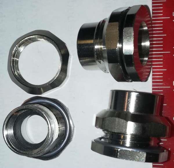 kovová průchodka, vnitřní průměr cca 10mm