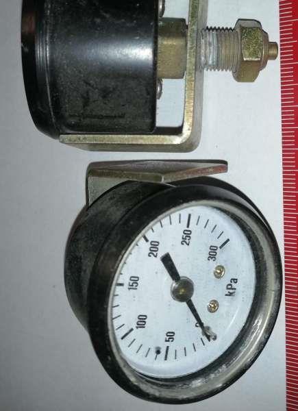 indikátor tlaku 0-300kPa, z demontáže, průměr 40mm