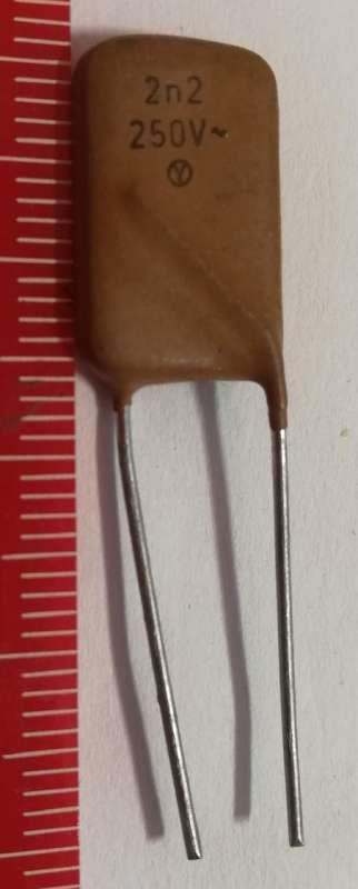 C 2n2 250V  .. balení 50ks za 90Kč