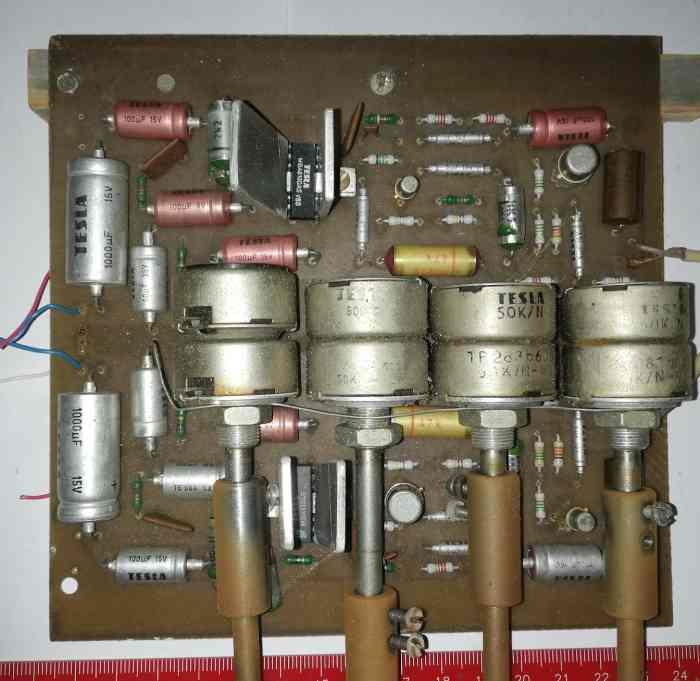 není skladem - deska zesilovače 2x5W s 2x MBA810AS , na rozebrání, na ND