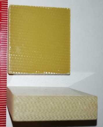 izolace, kostička 30x28x8mm, sklotextit .. balení 20ks za 95Kc