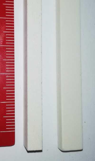 izolace H 430x8x5mm ( nějaký plast nebo textit)  .. balení 20ks