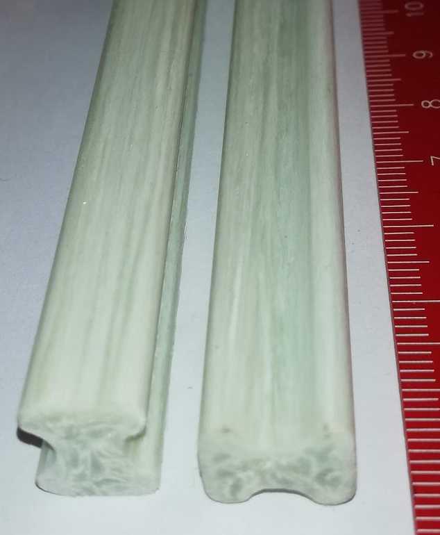 izolace C2 10x12x5x395mm ( nějaký plast nebo textit)