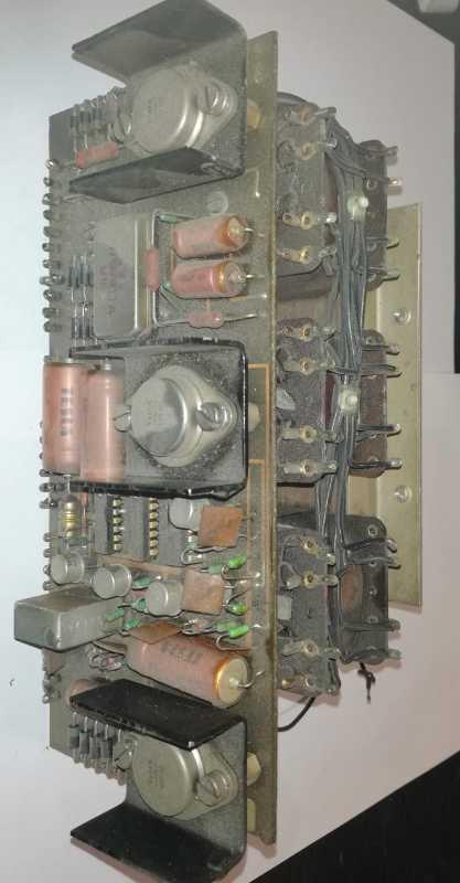 neznámý modul, asi zdrojová deska, ? 3fázové? zapojení, na rozebrání