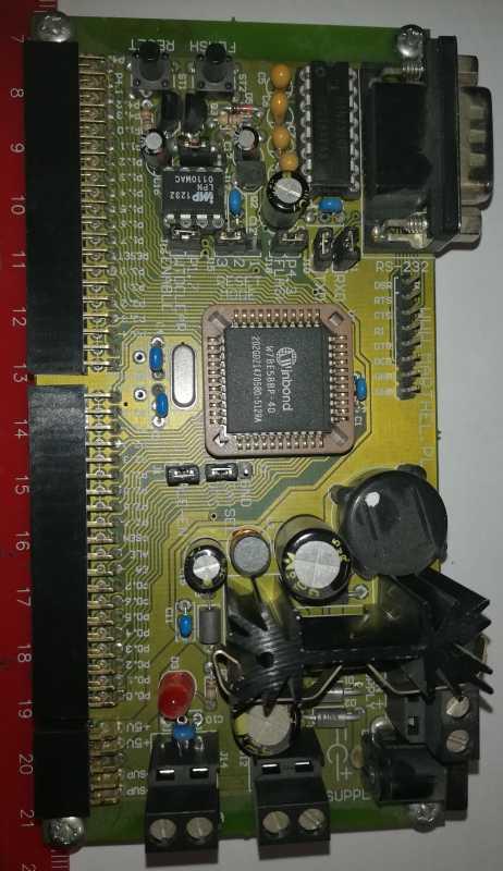 osazená deska s W78E58BP-40 a další