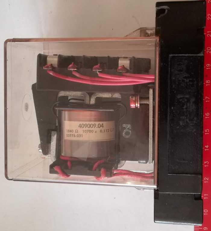 relé, neupřesněný typ, asi RP30 2Z2R