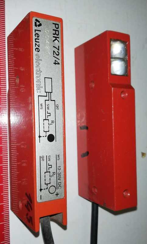 Leuze PRK 72/4 Photoelectric Sensor, 0.1-6 m, LED, Red, PNP, Light/Dark Reversing, 72 Series .. použitá / used  .. cena na dotaz / price on request