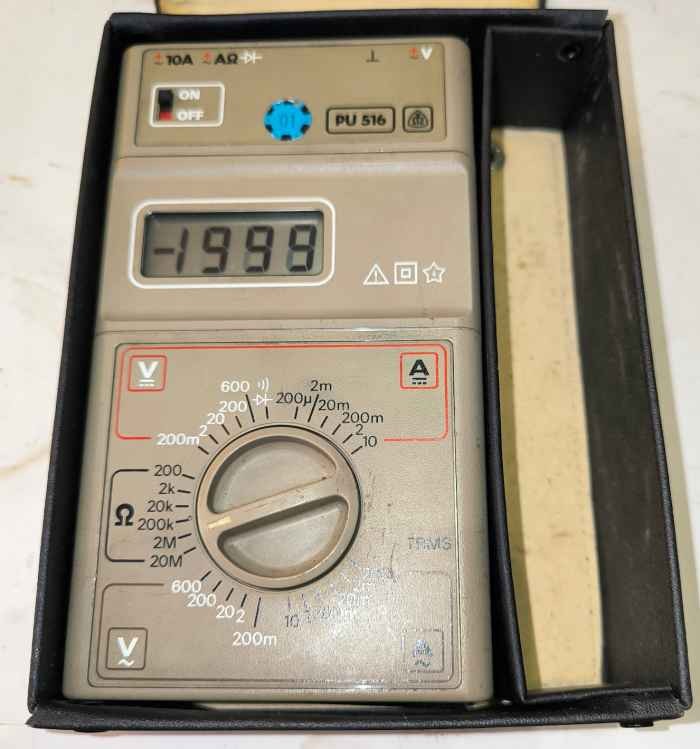 multimetr PU516 METRA na opravu, display svítí, ale více nereaguje, bez hrotů, v originál krabičce