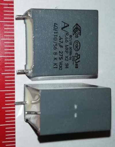 C - 0.47 uF, 275Vac, R46KI3470JHM1K - KEMET .. balení 30ks za 90Kč