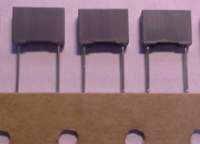 není skladem - není skladem - C 15nF 400Vdc 5% RM7,5 polyesterový  .. balení 1000 ks za 200 Kč