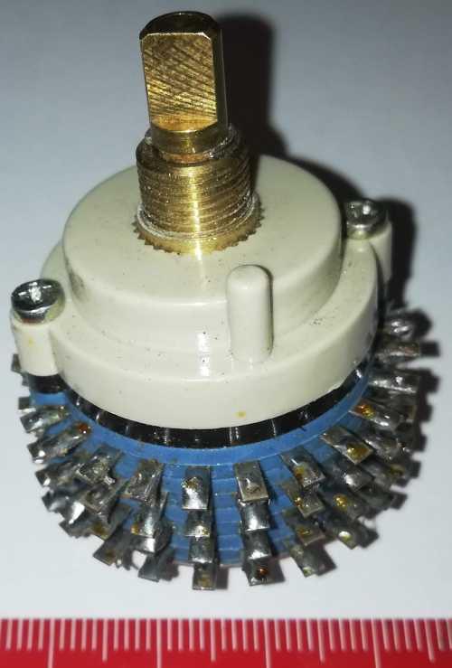 přepínač REG89489 - dvě polohy, pájený