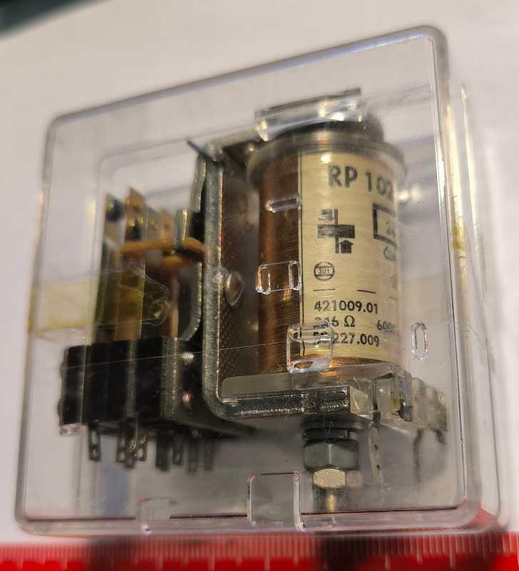 RP102  3P  24Vss , nové, v originál krabičče dle foto