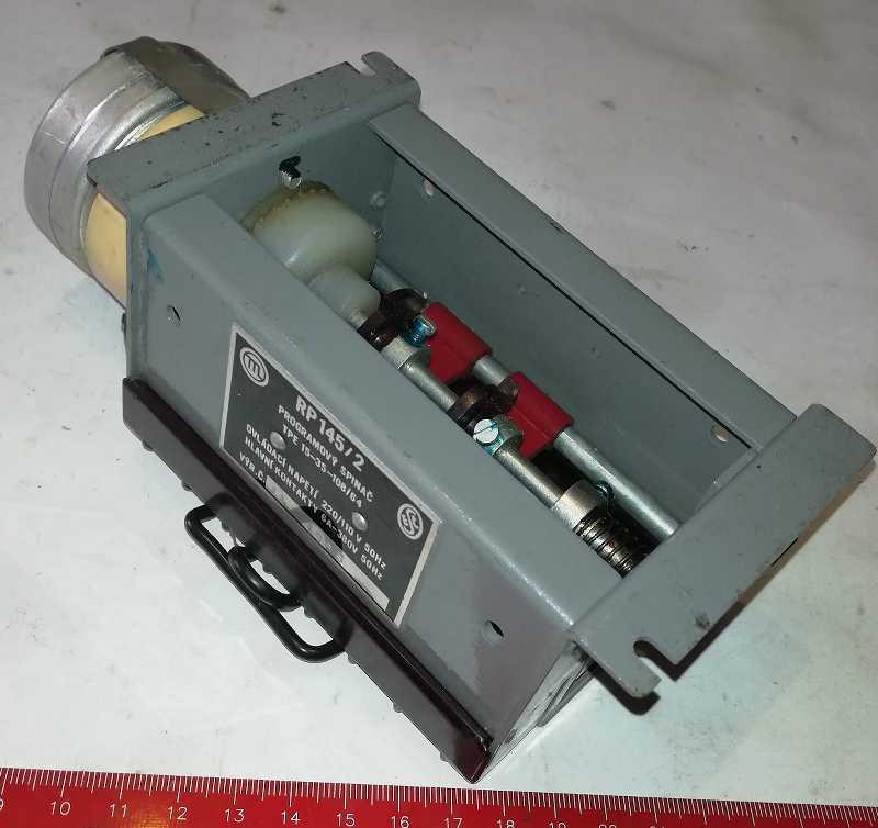 RP145/2 programovatelný spínač 220/110V 50Hz    .. použitý / used .. cena na dotaz / price on request