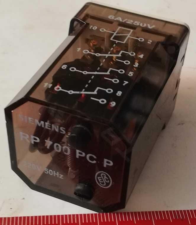 relé RP700PC-P 110V 50Hz 3P SIEMENS   .. cena na dotaz / price on request