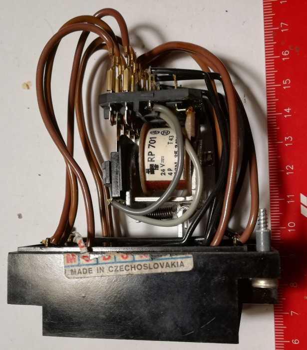 RP701 24Vss 4P v rozebrané krabičce, jako nové