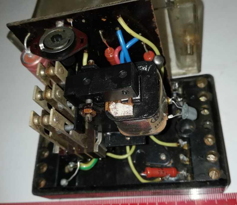 relé RP90A 48V 50Hz 3P s nějakým zapojením, z demontáže, na ND