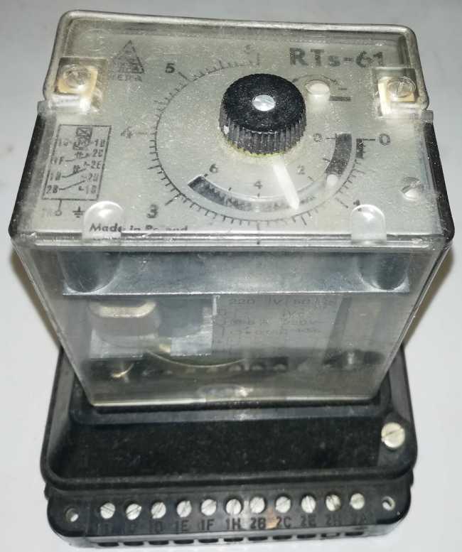 RTs-61 - MERA  - 220V 50Hz  - programované relé (001) s paticí .  .. cena na dotaz / price on request