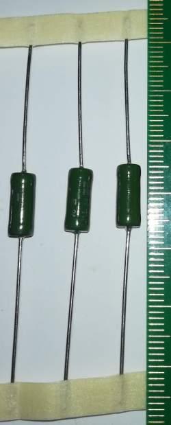 R RWM 4x10 22Ω ±5% 3W Vishay - RWM041022R0JR15E1 -  .. balení 25ks za 50Kč