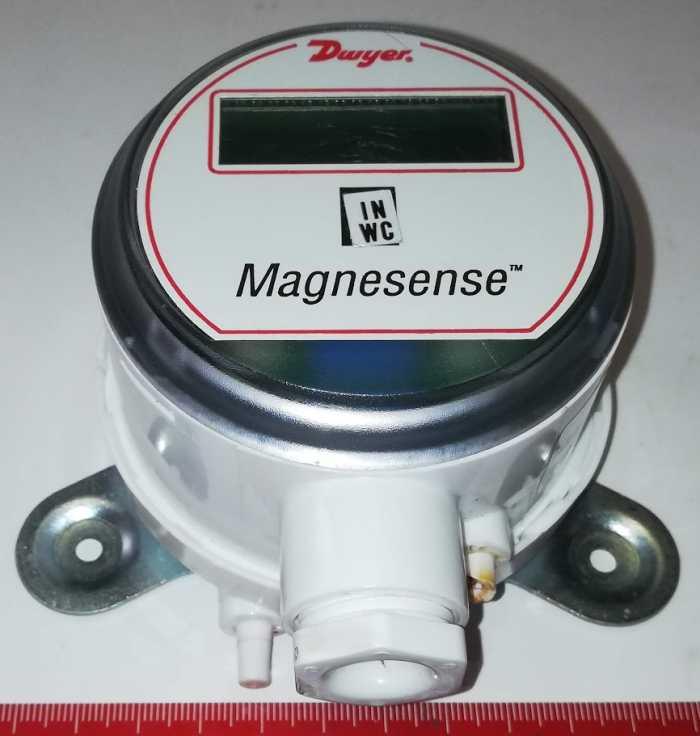 Dwyer Instruments MS-131-LCD - Differential pressure transmitter, 4-20 mA output, wall mount, with LCD .. použitý / used    .. cena na dotaz / price on request